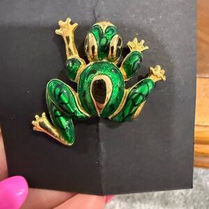 Vintage Whimsical Green Enameled Gold Tone Frog Brooch